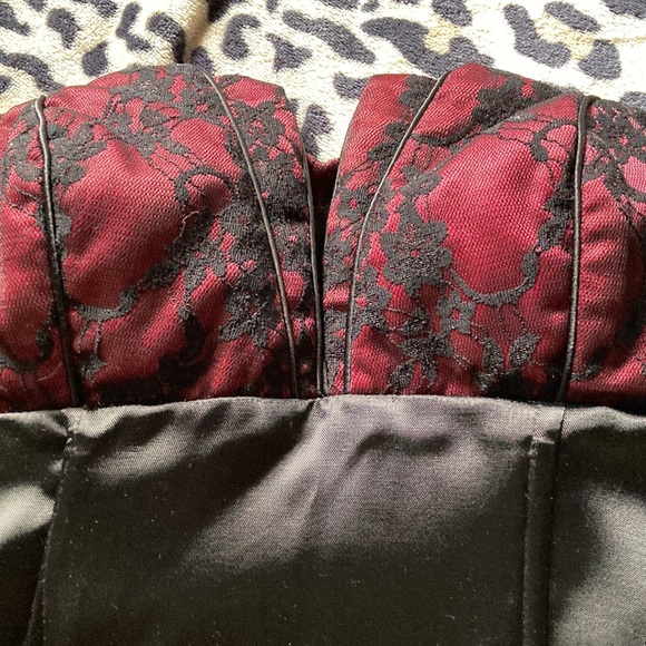 Red and black top - Picture 2 of 4